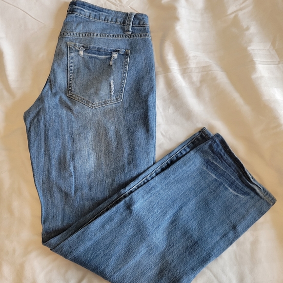 Fashion Bug Mid-Calf Distressed Jeans Size 6 - Picture 1 of 3